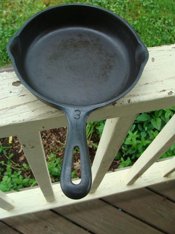 Vintage Unmarked Wagner Cast Iron Skillet Six and A Half Inch Wagner Number  3 Skillet Cast Iron Skillet 3 6-1/2 Inch 