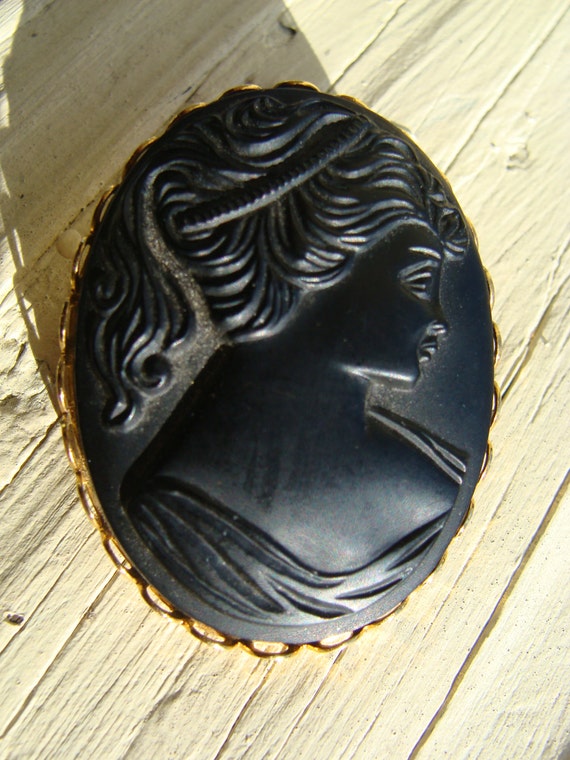 Frosted Glass Cameo Brooch Black Glass Brooch Pin 