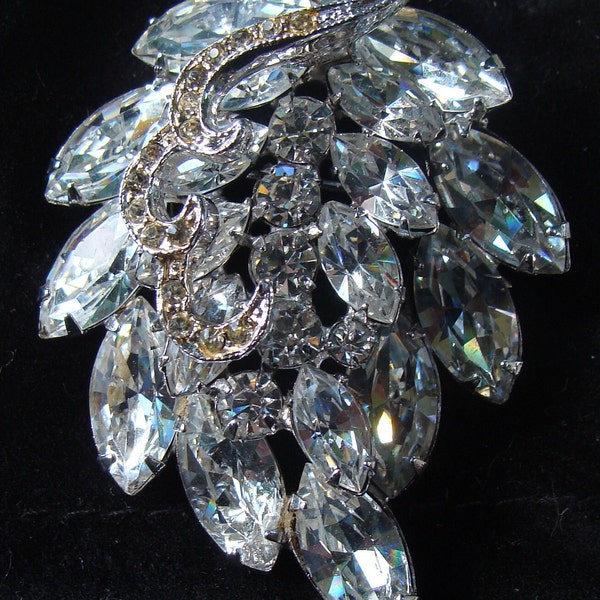 Vintage Weiss Signed Pin Brooch Silver Tone With Rhinestones