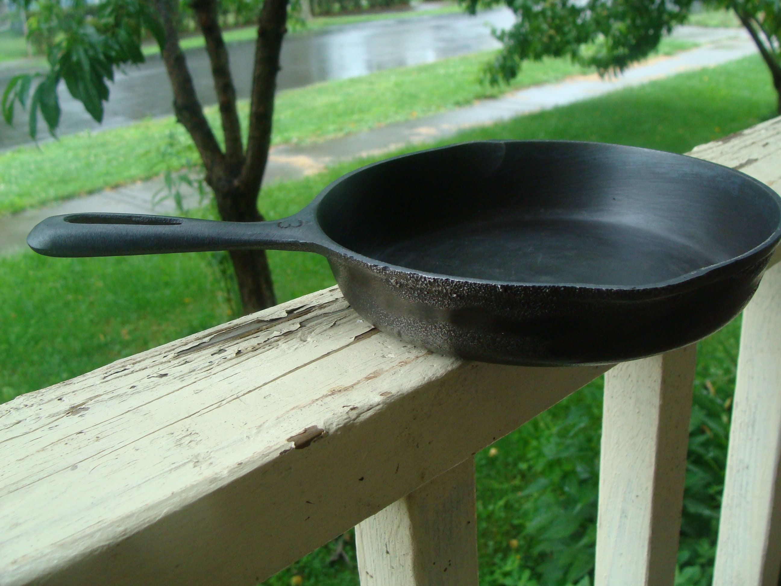 Advertised as Unmarked Wagner Cast Iron Pan - 6 on handle with unknown  rivet under handle. Is this a good buy? : r/castiron