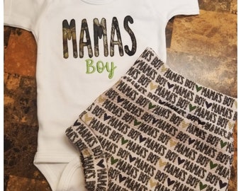 Mamas boy outfit, Baby boy, Babyshower gift, Mama applique, bummies, Baby outfit, Mama's Baby, Baby Bottom, Diaper cover