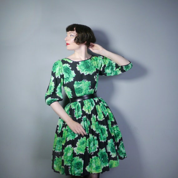 50s 60s BLACK and GREEN abstract floral print dre… - image 1