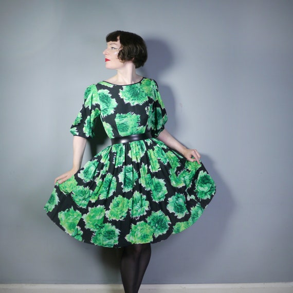 50s 60s BLACK and GREEN abstract floral print dre… - image 3