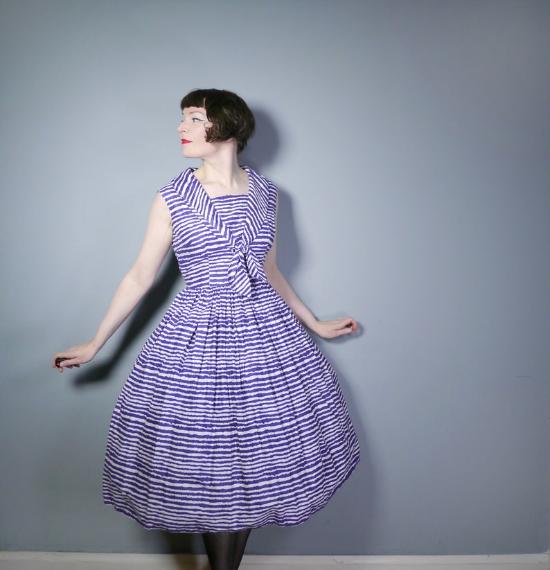 NAUTICAL full skirted dress with shawl tie collar 50s cotton dress in BLUE and WHITE jagged stripe pattern M
