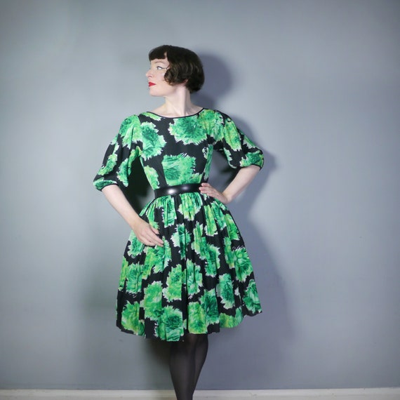 50s 60s BLACK and GREEN abstract floral print dre… - image 2