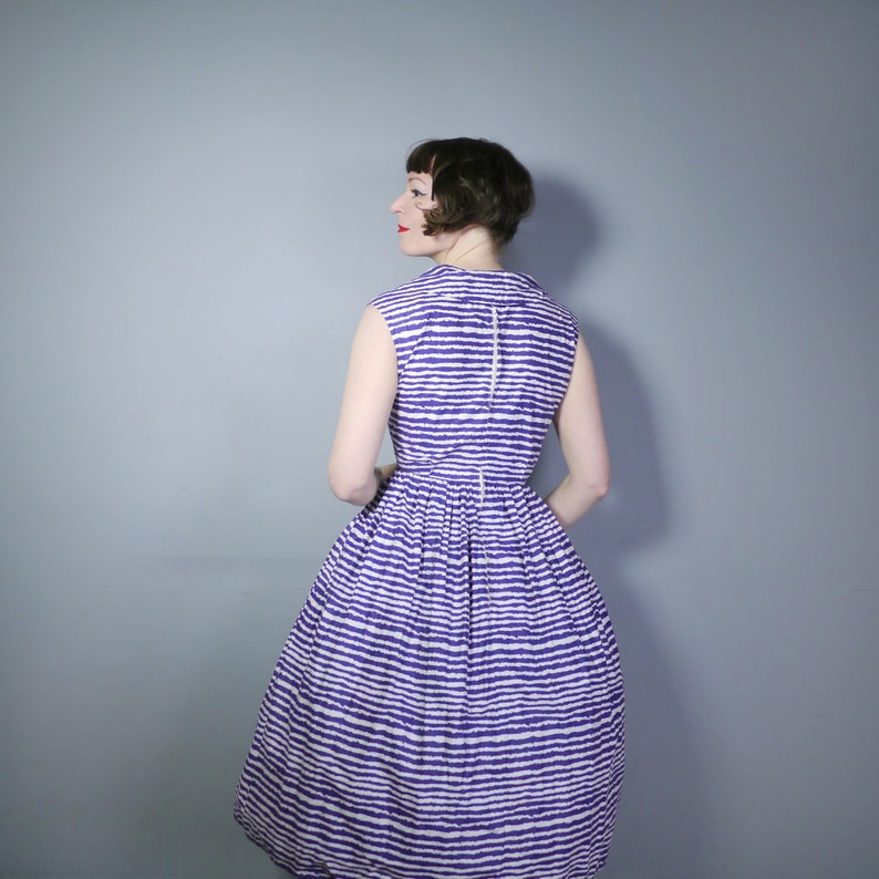 NAUTICAL full skirted dress with shawl tie collar 50s cotton dress in BLUE and WHITE jagged stripe pattern M