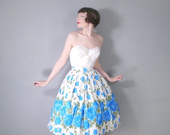50s BLUE ROSE border print skirt in white cotton - romantic 1950s original stemmed FLORAL full swing skirt - 25"