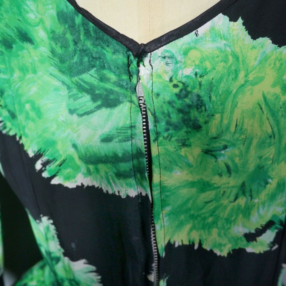 50s 60s BLACK and GREEN abstract floral print dre… - image 9