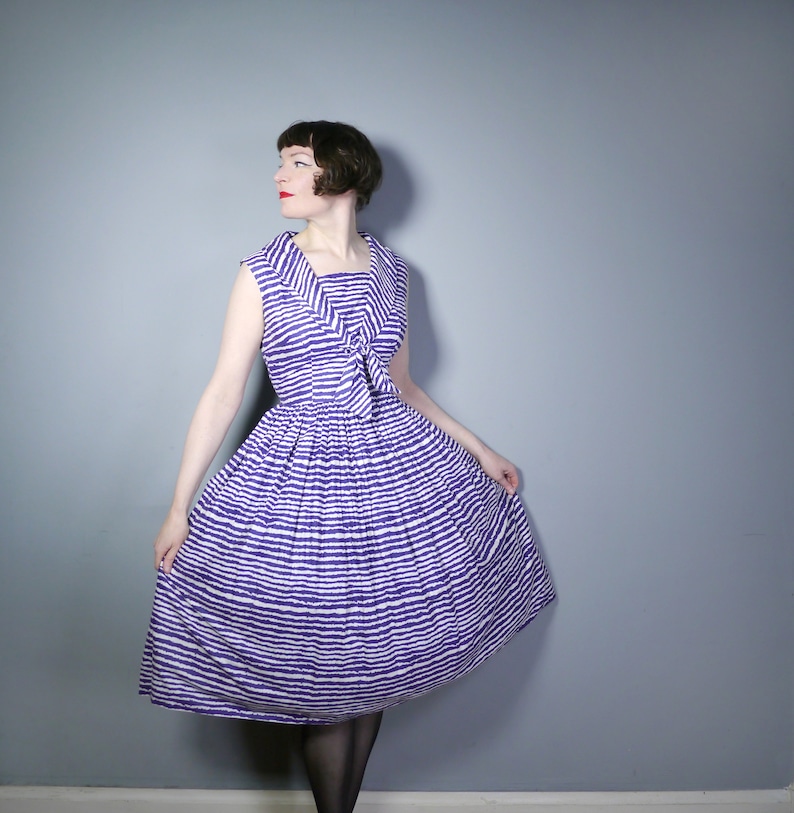 NAUTICAL full skirted dress with shawl tie collar 50s cotton dress in BLUE and WHITE jagged stripe pattern M