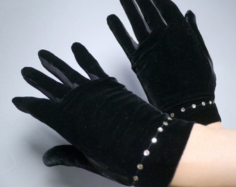 60s 70s BLACK VELVET ladies gloves with RHINESTONES - gothic vintage evening gloves - 61/2