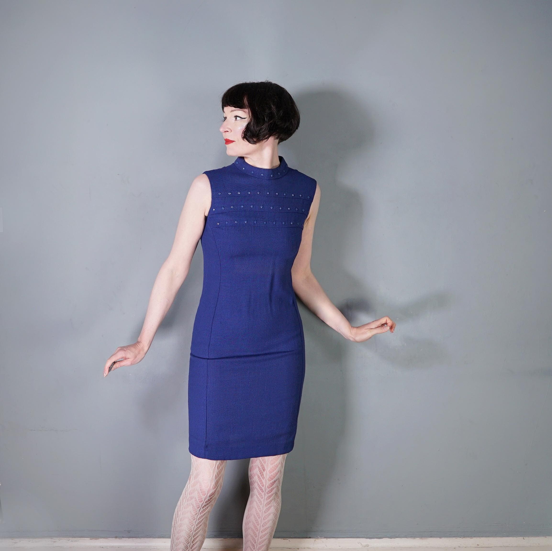 in the sixties モッズ　60s bluesdress イギリス 60s CARNEGIE Blue Slim Fitting Shift Dress With Studs - 1960s Mod