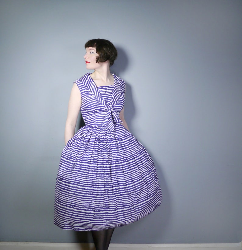 NAUTICAL full skirted dress with shawl tie collar 50s cotton dress in BLUE and WHITE jagged stripe pattern M
