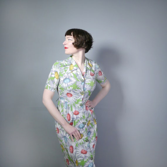 40s light GREEN dress with huge daisy style FLOWER