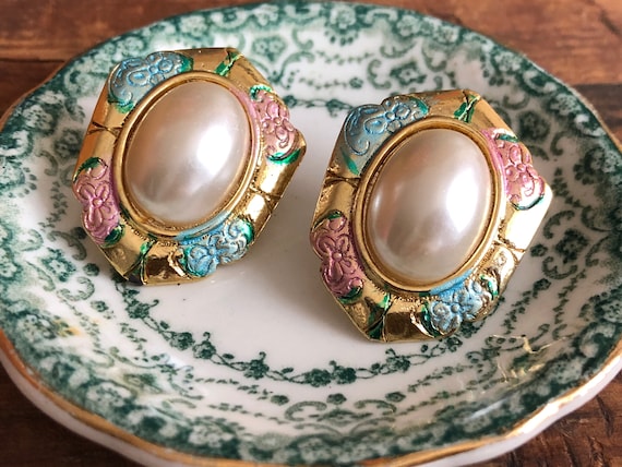 Vintage Two Sisters Gold tone and stones clip on ear Gem