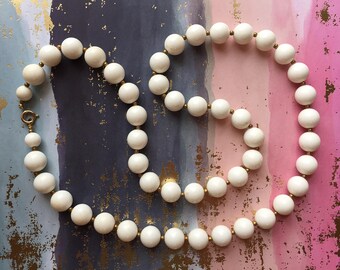 White Necklace Glass Beads Gold Tone Vintage Jewelry