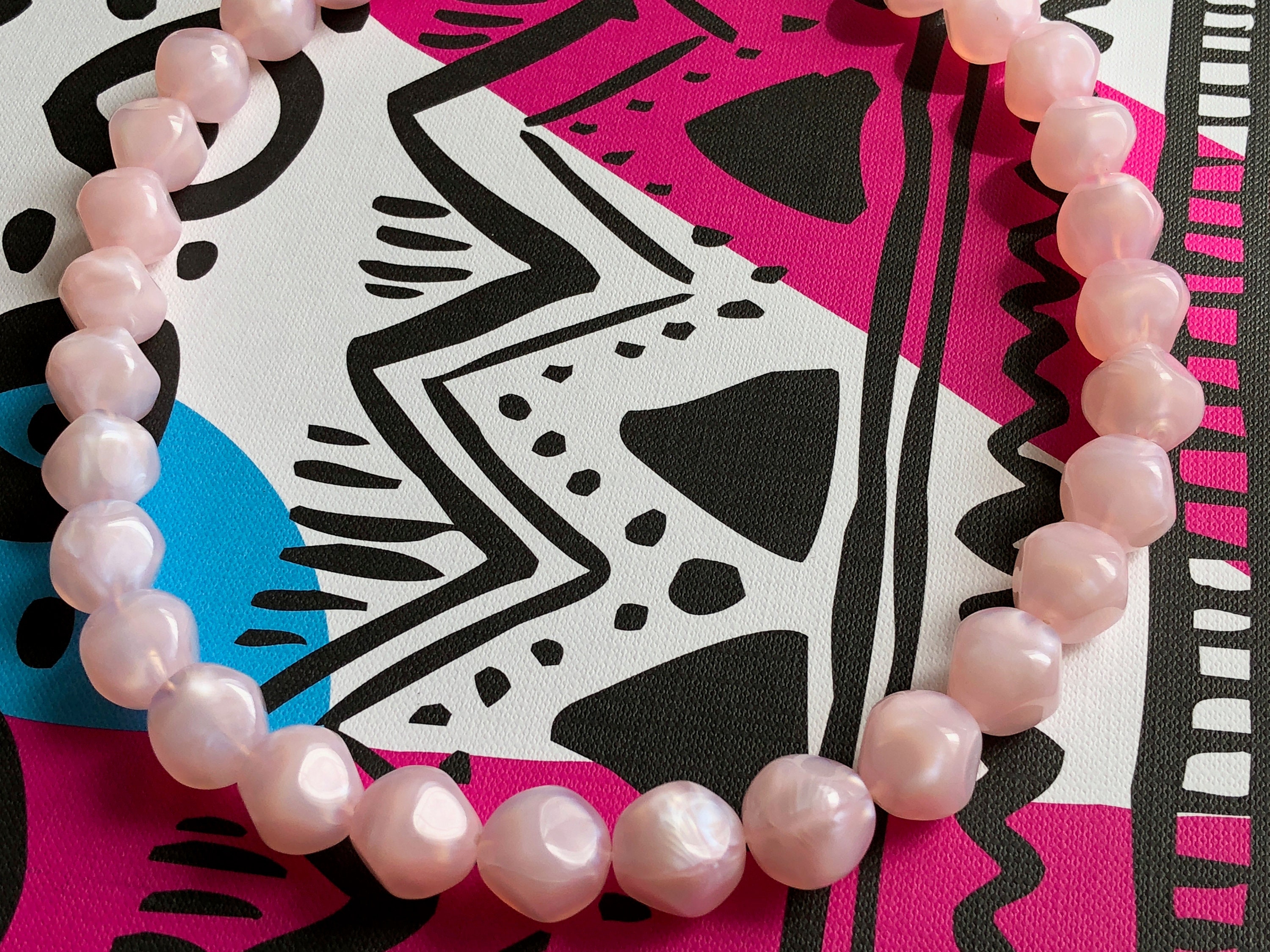 Collier Vintage En Perles De Verre Rose - Bijou Ancien, Occasion, Origine France, Charme Rétro