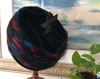 Feather Hat Cloche Velvet Black Rim Red Blue Feathers Tulle Bow Band vintage Best Fit Women’s Small