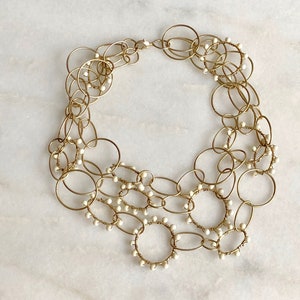 Gold Halskette weiße Perlen Kette Ringe Multistrand Statement Halsband Kragen Vintage Distressed Schmuck