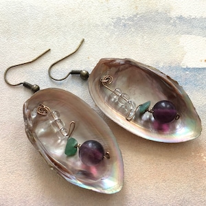 Shell Earrings Dangly Iridescent Oyster Clam Abalone Shells Purple Green Clear Beads Vintage Beach Jewelry