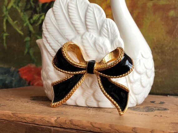 Vintage Beautiful Gold Tone Metal Large Bow Tie Ribbon Brooch
