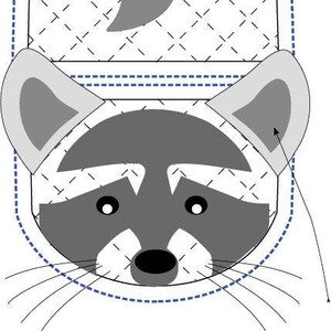 Könnte beinhalten: Graustufen-Illustration eines Waschbärgesichts mit gestreiftem Schwanz. Der Waschbär hat ein graues Gesicht mit weißen Akzenten, schwarzen Augen und Nase sowie lange Schnurrhaare. Der Hintergrund ist weiß mit einem gepunkteten Muster.