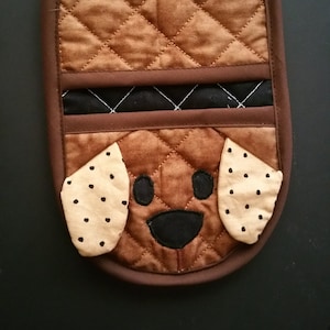 Dog (sewing machine pattern) oven mitt