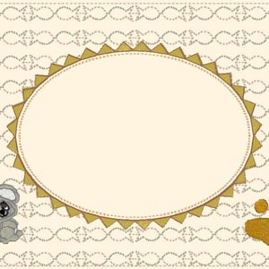 Puede incluir: Un fondo beige con un marco decorativo marrón y dorado. El marco tiene un borde festoneado y un óvalo blanco en el centro. Un pequeño ratón gris se encuentra en el lado izquierdo del marco y una huella de pata marrón se encuentra en el lado derecho del marco.