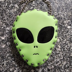 Alien de gran tamaño en el archivo de bordado de la máquina de bolso remachado 3d del aro