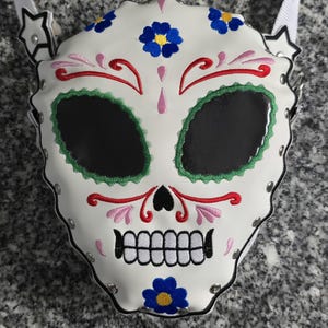 Alien Sugarskull Tamaño grande en el archivo de bordado de la máquina de bolso remachado 3d del aro