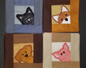 Animales mirando cuadrados de colcha colocados en el diseño / patrón de bordado digital del aro con tamaños adicionales, montaña rusa de alfombra de taza