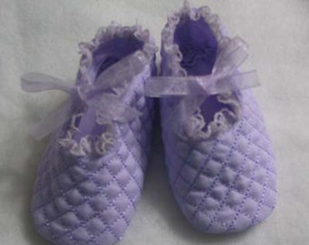 Girls shoes 2 styles  - In the hoop quilted girl baby shoes- basic (pictured) and Maryjane styles embroidery design pattern
