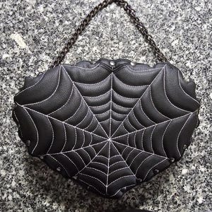 Telaraña en forma de corazón VERSIÓN GRANDE remache bolso bordado patrón ith