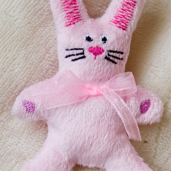 Bunny konijn softie pluche stuffie in de hoepel machine borduurwerk ontwerp met borduurmachine bestanden