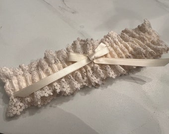 Koronka w kolorze kości słoniowej, wstążka satynowa