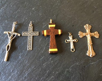 1+ lot VTG Religious cross simple wood ivy leaf ornate crucifix faux silver gold tone charm pendant junk drawer used jewelry supply gift