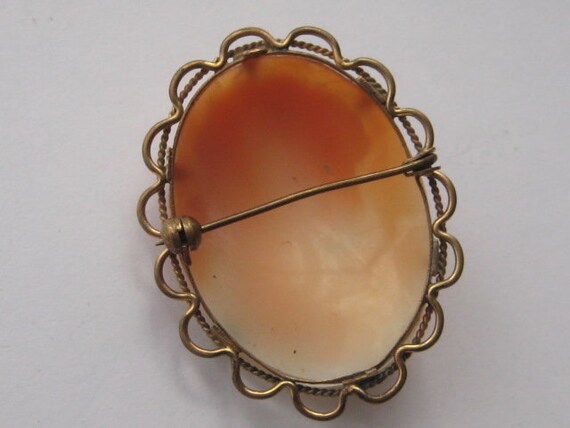 Vintage carved shell cameo brooch - image 4