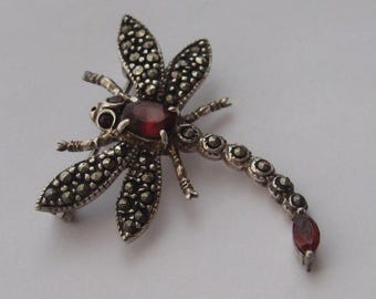 Lindo broche de libélula em prata 925 com marcassita.