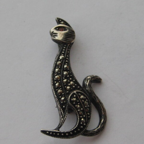 Stylised silver marcasite cat brooch