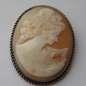 Large vintage signed carved shell cameo brooch