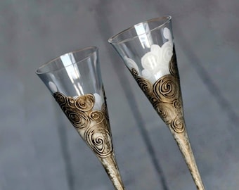 Personalized Wedding Flutes With Spirals, Gold And Ivory Hand Painted, Wedding Toast Flutes, Wedding Glasses set of 2