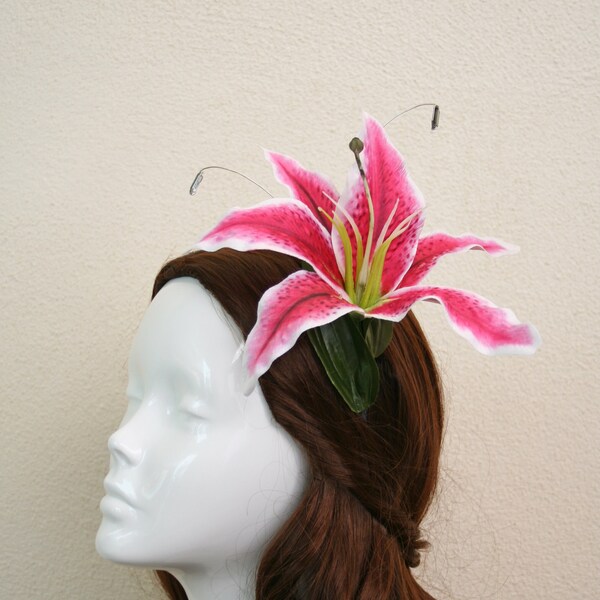 Fascinator Mit Silbergrauer Feder & Blume – Auf Kamm, Ca. 17 Cm Breit, Für Hochzeiten & Besondere Anlässe