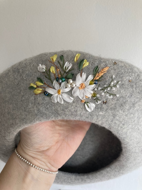 Hand Embroidered Daisy Wool Beret - French Style Hat - Etsy display picture 3