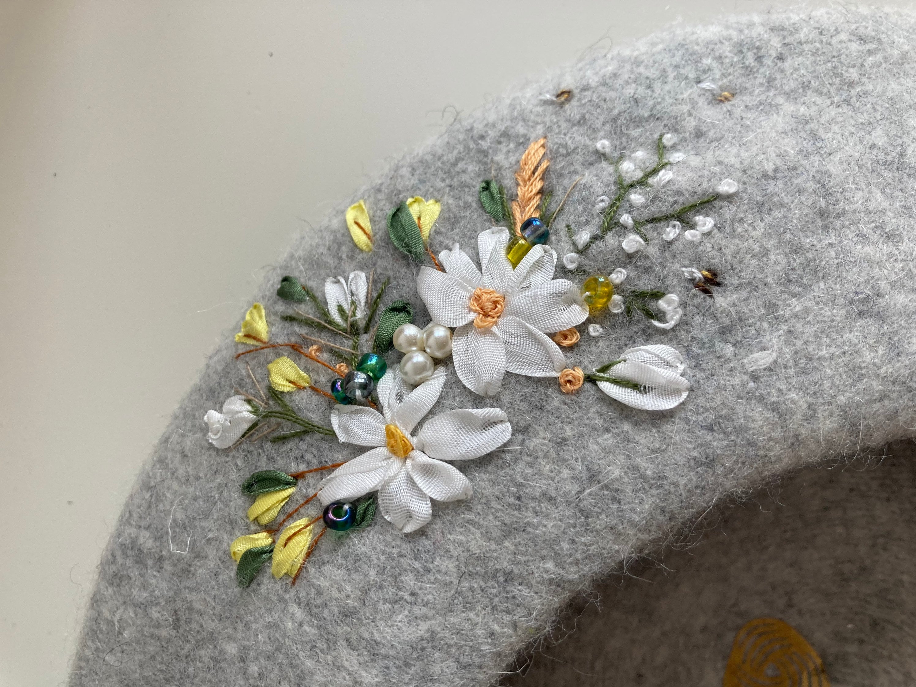 Hand Embroidered Daisy Wool Beret - French Style Hat - Etsy display picture 2