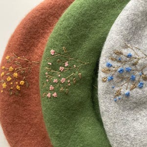 Hand Embroidered Wool Beret: Floral Bouquet, Winter Hat, cosy winter beret, simple bouquet beret
