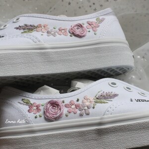 pink and lilac daisy shoes, custom wedding shoes, custom wedding converse, bridal vans, wedding shoes, 2024 wedding