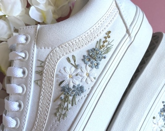 Zapatillas de lona para boda con bordado floral a mano, zapatillas nupciales personalizadas.