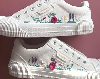 Zapatillas de boda florales bordadas a mano, zapatos de novia personalizados Rocketdog con bordado, zapatos de tacón de lona florales