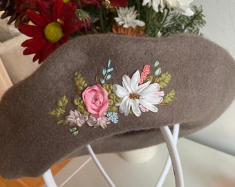 hand embroiderded silk ribbon beret, silk flower beret, daisy beret, thick wool beret, embroidered hat, woolmark beret ||choose beret colour