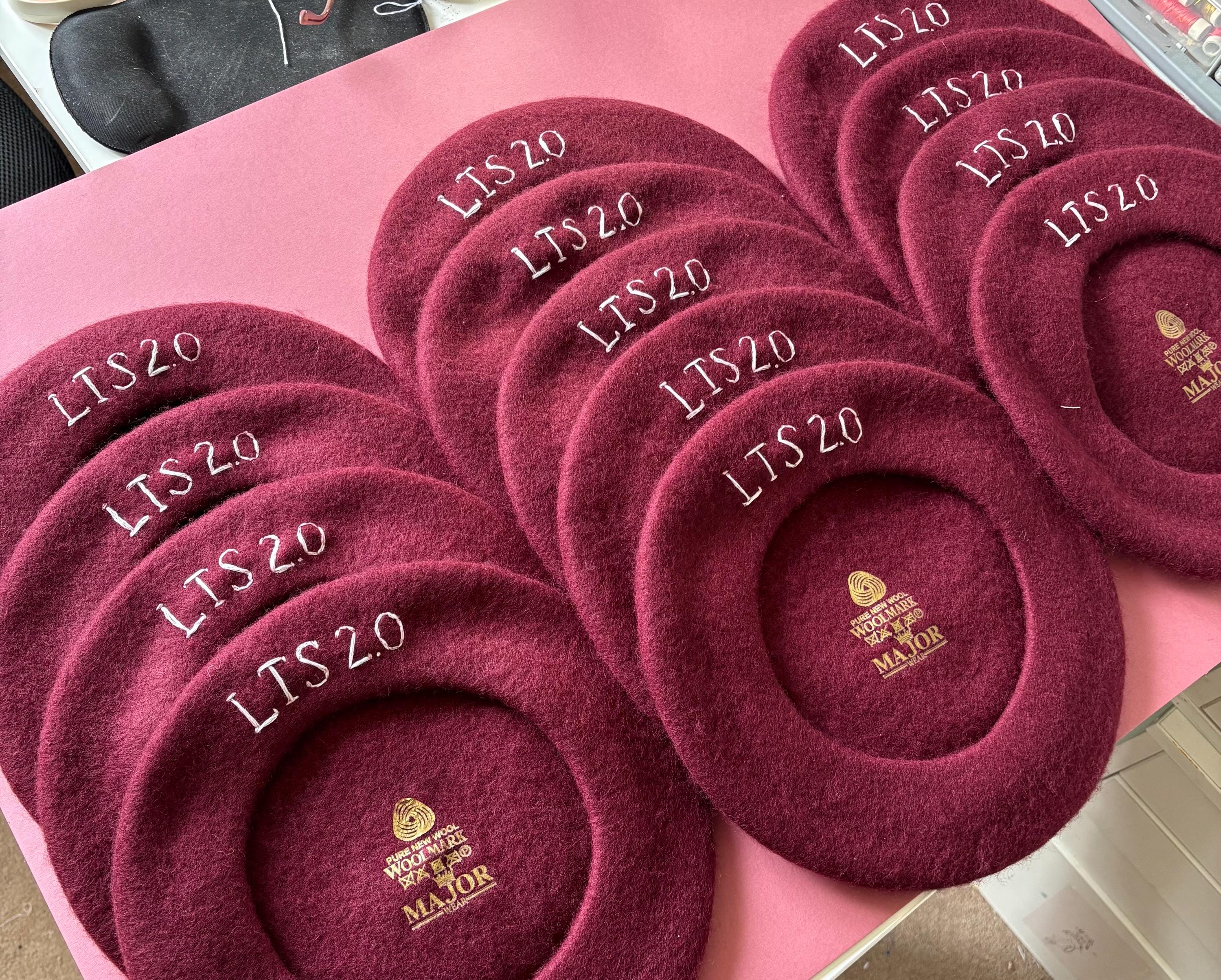 ‼️本日限定価格‼️ 手刺繍ウールベレー帽：ハートの付いたイニシャル入り - Etsy 日本