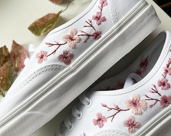 Zapatillas de boda bordadas con flores de cerezo - Vans nupciales personalizadas